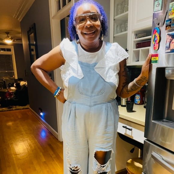 Dodads, thingamajibs, whatnots and must haves. Enjoy your treasure hunting! - Picture 2 of 4